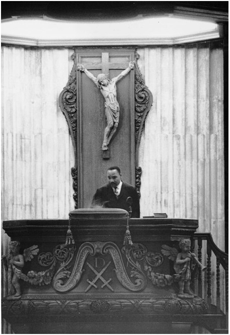 A photo of Dr Martin Luther King Jr preaching at St Paul's Cathedral