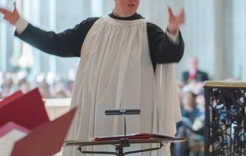 Andrew Carwood conducting the choir at St Paul's Cathedral